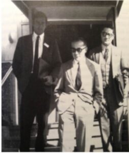 Il prof. Preziosi nel 1966, con i giovani laureati Umberto Scapagnini e Giuseppe Nisticò