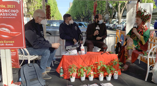 Francesco Spanò e Gianni Pellegrino "re" del peperoncino