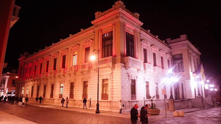 Palazzo Alvaro si illumina di rosso per la Giornata della Sindrome da delezione del cromosoma 22
