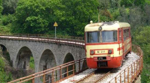 Un treno delle Ferrovie Calabro-Lucane