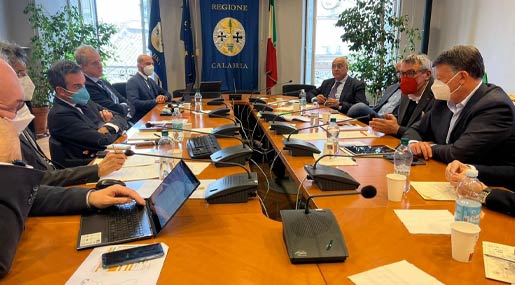 Occhiuto incontra i segretari generali di Cisl, Cgil e Uil a Roma: Focus su infrastrutture, Statale 106 e Porto di Gioia Tauro