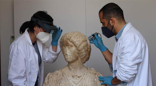 Continua il restauro del busto femminile di epoca romana