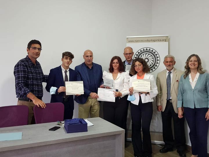 La Nuova Scuola Pitagorica premia il Barlacchi nel corso "Nelle tue radici"