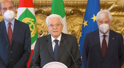 Il Presidente Sergio Mattarella tra Giovanni Grasso e Ugo Zampetti