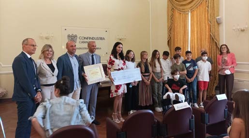 Una classe dell'Istituto Pascoli-Aldisio di CZ premiata al concorso "MacroScuola" di Giovani Ance