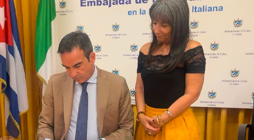La firma dell'accordo per.i medici da Cuba