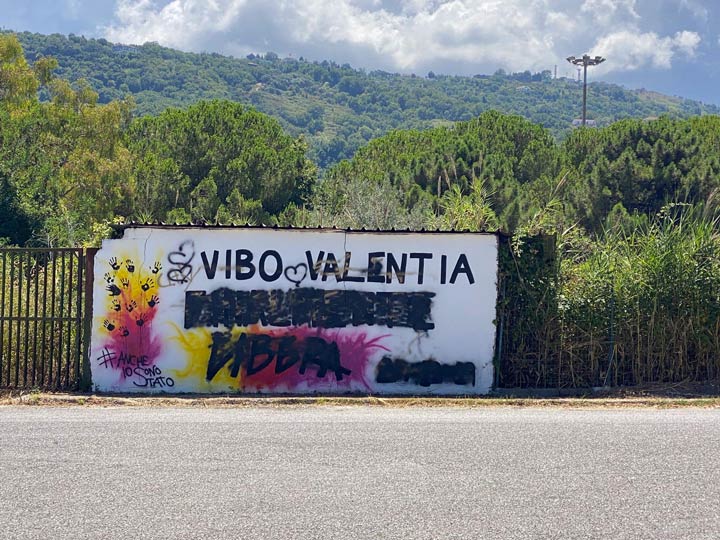VIBO - Giovedì l'iniziativa di Libera per ripristinare il murale deturpato