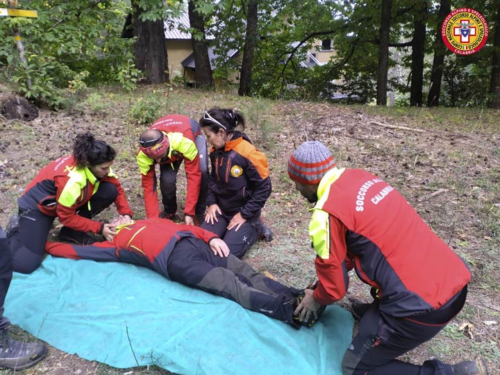 I tecnici Soccorso Alpino si addestrano nella gestione del paziente traumatizzato
