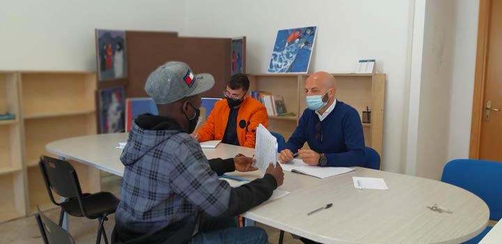 L'Associazione Sabir in prima linea nell'accoglienza dei migranti sbarcati a Crotone