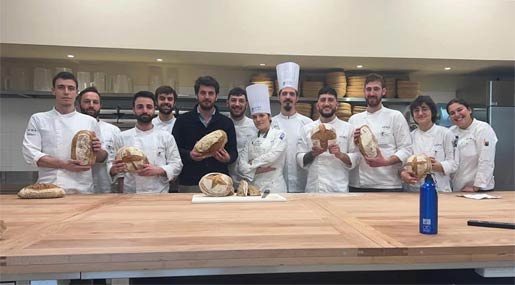 Stefano Caccavari alla Scuola Internazionale di Cucina italiana con le farine Mulinum