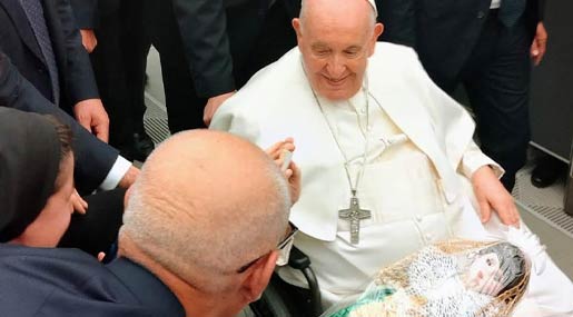 Corridoi umani, Vacarizzo Albanese in udienza dal Papa per bambina somala operata