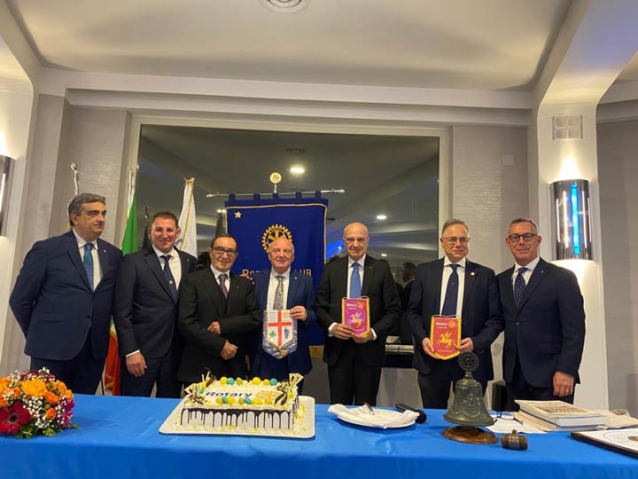 Il prof. Domenico Alvaro nuovo socio onorario del Rotary