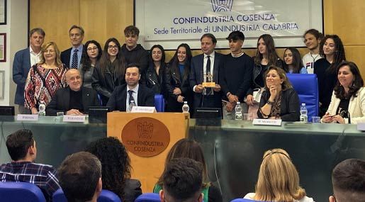 Il progetto del Liceo "Scorza" di CS vince il concorso Latuaideadimpresa
