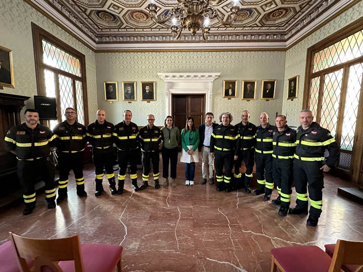 Sindaco e vicesindaco incontrano i pompieri protagonisti in Emilia Romagna