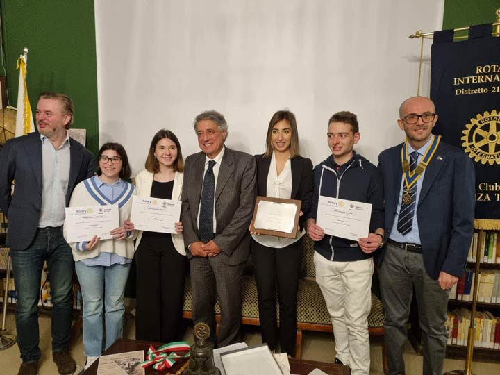 A Cosenza consegnato il Premio "Giacomo Mancini" del Rotary Club Cosenza Telesio