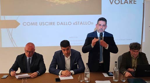 Aeroporto dello Stretto, i sindaci Versace e Brunetti: Serve una nuova gestione