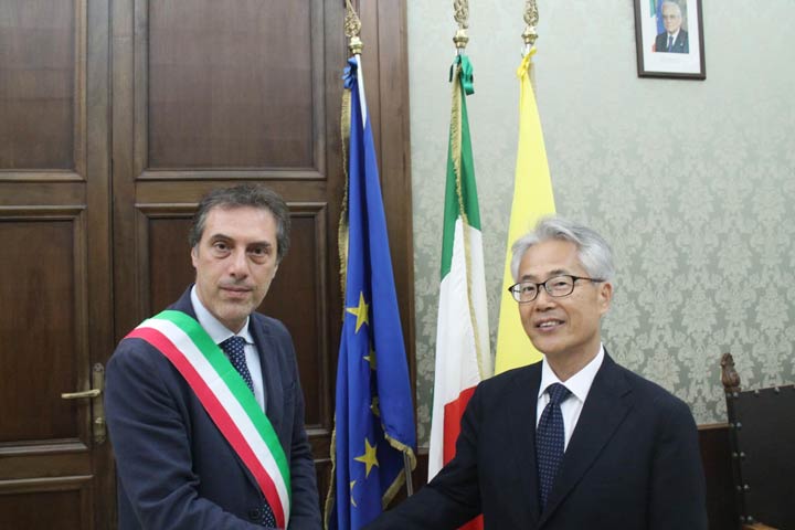 Il sindaco Fiorita ha incontrato l'ambasciatore del Giappone Satoshi Suzuki