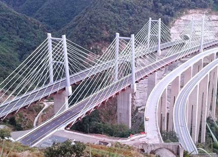 Il Ponte Sfalassà sulla Autostrada del Mediterraneo (A2)