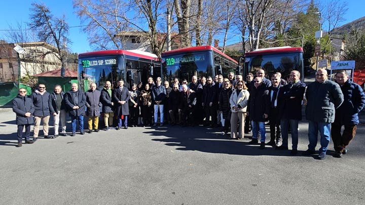 GAMBARIE (RC) - Tre nuovi bus di Atam per la linea extraurbana tra Reggio e l'Aspromonte