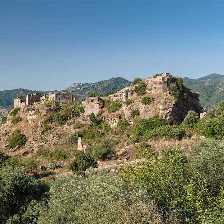 REGGIO CALABRIA - Escursione di “Gente in Aspromonte” alla Fortezza di Rocca D’Armenia