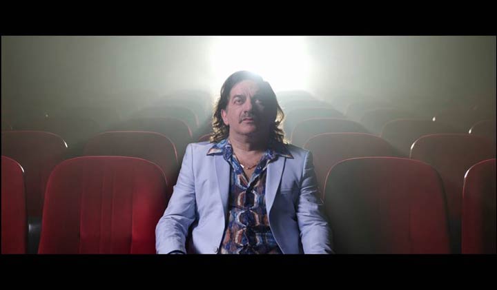 Esce il nuovo videoclip di Peppe Voltarelli: "Au cinema"