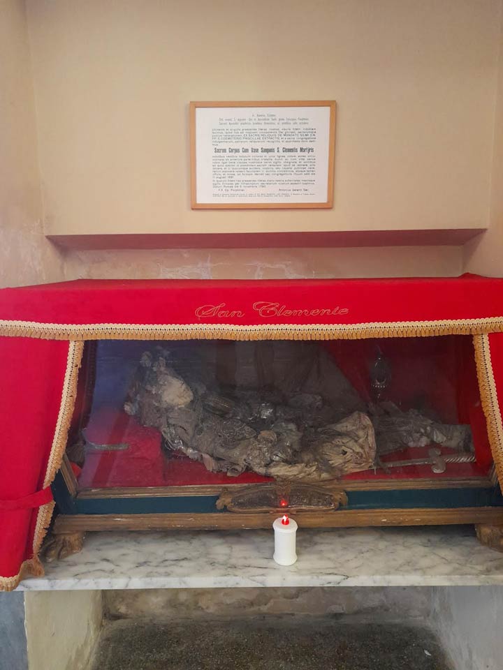 Nella cattedrale di Nicotera le reliquie di San Clemente