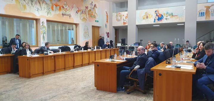 COSENZA - Il Consiglio approva le misure della Cosfel e le modifiche al Piano generale degli impianti pubblicitari