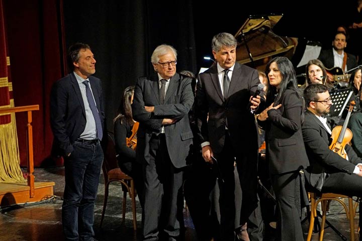 CATANZARO - Al Politeama sold out e applausi a scena aperta per il tributo a Ennio Morricone