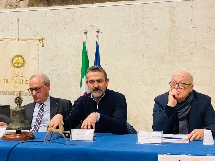 TROPEA (VV) - Il sindaco Macrì si complimenta con il Rotary per l'evento sull'ambiente