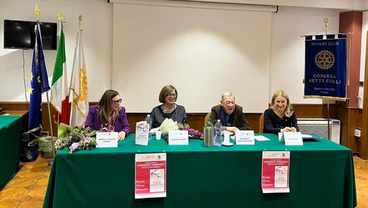 COSENZA - Al Rotary il libro di Valeria Santoro sulla leadership femminile