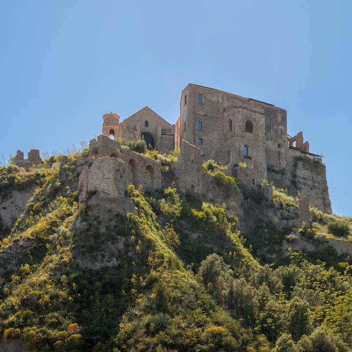 REGGIO CALABRIA – Escursione di “Gente in Aspromonte” alla Fortezza di Roccella Ionica e Torre Galea