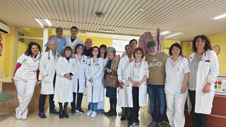 LAMEZIA TERME (CZ) - Donati dolci pasquali al reparto di Oncologia dell'ospedale