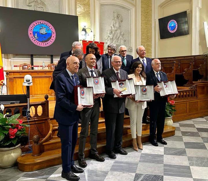Giovanbattista De Sarro e Andrea Monorchio ricevono il Premio Magister Peloritanus