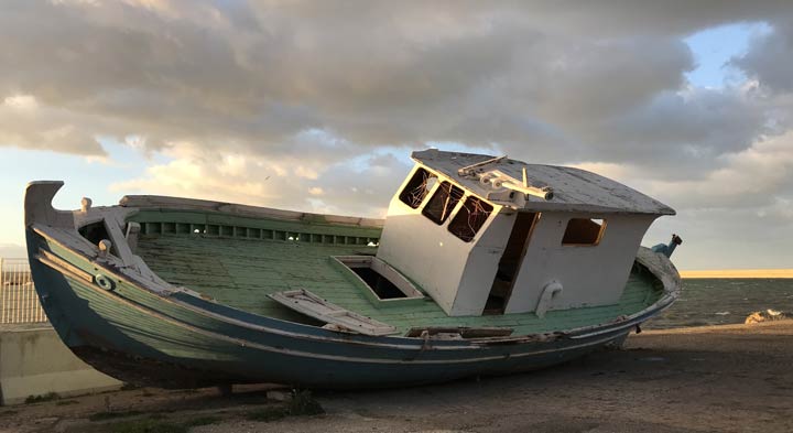 CROTONE - Il barcone “San Nikolaos” diventa un monumento di Massimo Sirelli