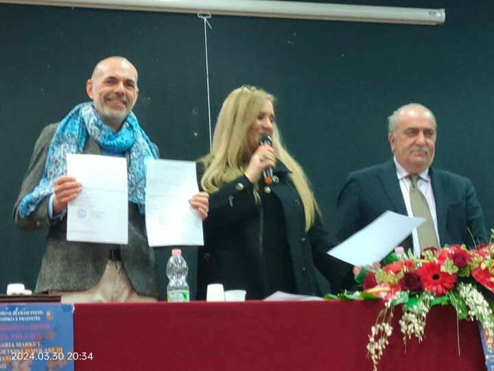 Rilasciato il primo certificato di nascita in albanese