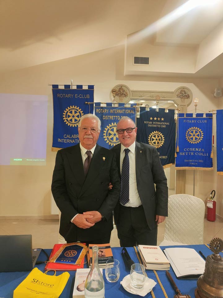ZUMPANO (CS) - Successo per il caminetto Rotary su “La Calabria nella Storia della Medicina”