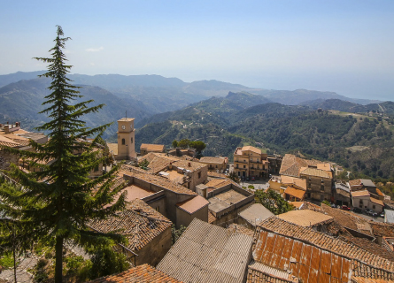 LA CALABRIA SI SPOPOLA SEMPRE DI PIÙ UN PROBLEMA DA AFFRONTARE E RISOLVERE