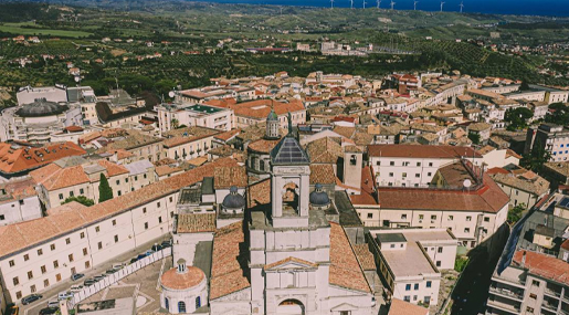 L'associazione Petusinu Ogni Minestra: Si organizzi il Capodanno di Rai Uno a Catanzaro