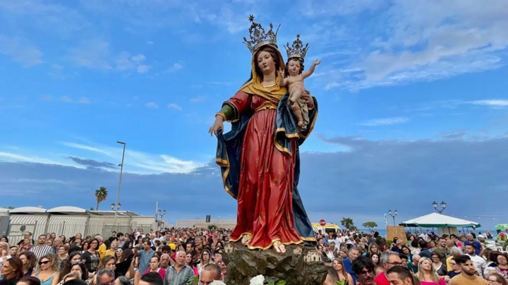 L'attesa per la Processione a mare