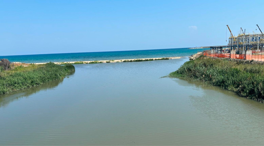 A Crotone al via i lavori di pulizia della Foce del Fiume Esaro