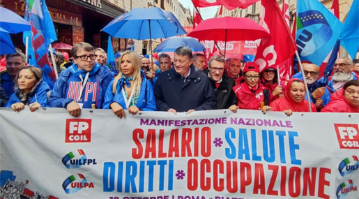 Presidi di Fp Cgil e Uil Fpl Calabria davanti agli ospedali