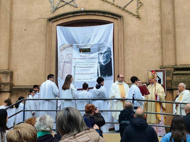 Inaugurata la nuova porta laterale della Chiesa di San Rocco