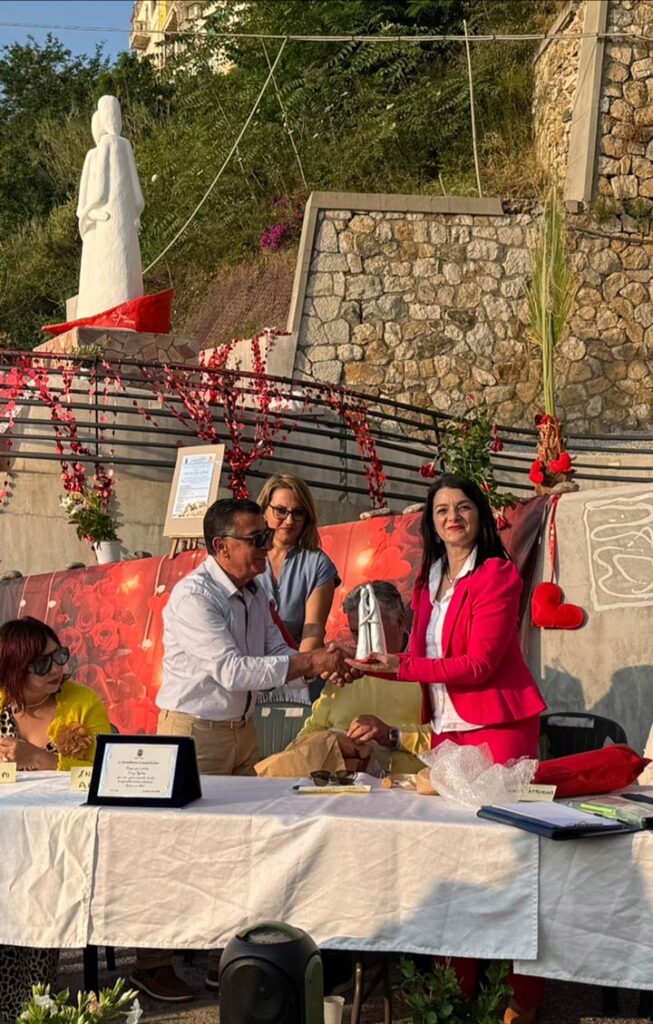 PIZZO (VV) - Inaugurata la mostra "L'amore nell'arte"