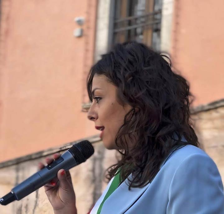 La denuncia della sindaca di Mendicino Bucarelli: nsufficiente ripristino idrico a contrada Rosario