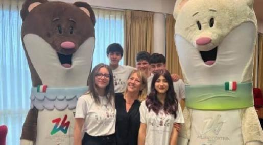 Le due mascotte delle Olimpiadi invernali create dai ragazzi di Taverna