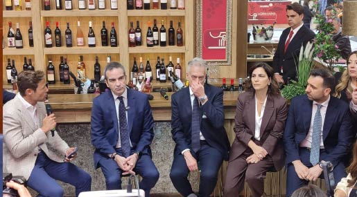 Il Presidente Occhiuto e il Presidnete Cirillo con gli assessori Gallo e Micheli e il giornalista Ossini
