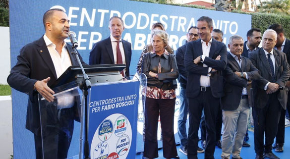 Sul palco dopo la vittoria: Cannizzaro, Roscioli e Occhiuto