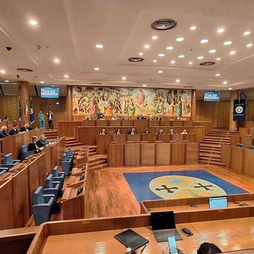 Regione, marcia indietro su sottosegretari e i due nuovi assessori